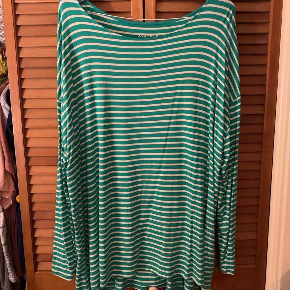 Ava & Viv size 4x top